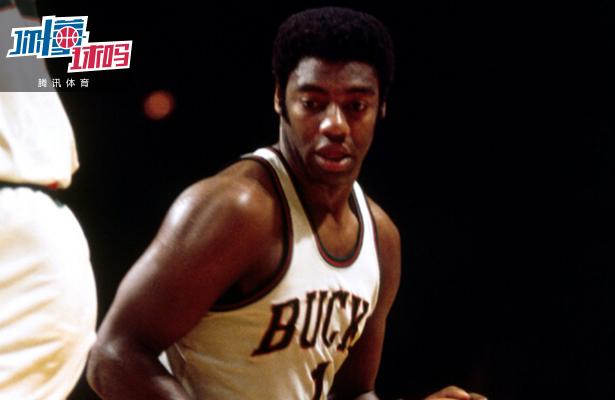 多球员树立 多球员树立