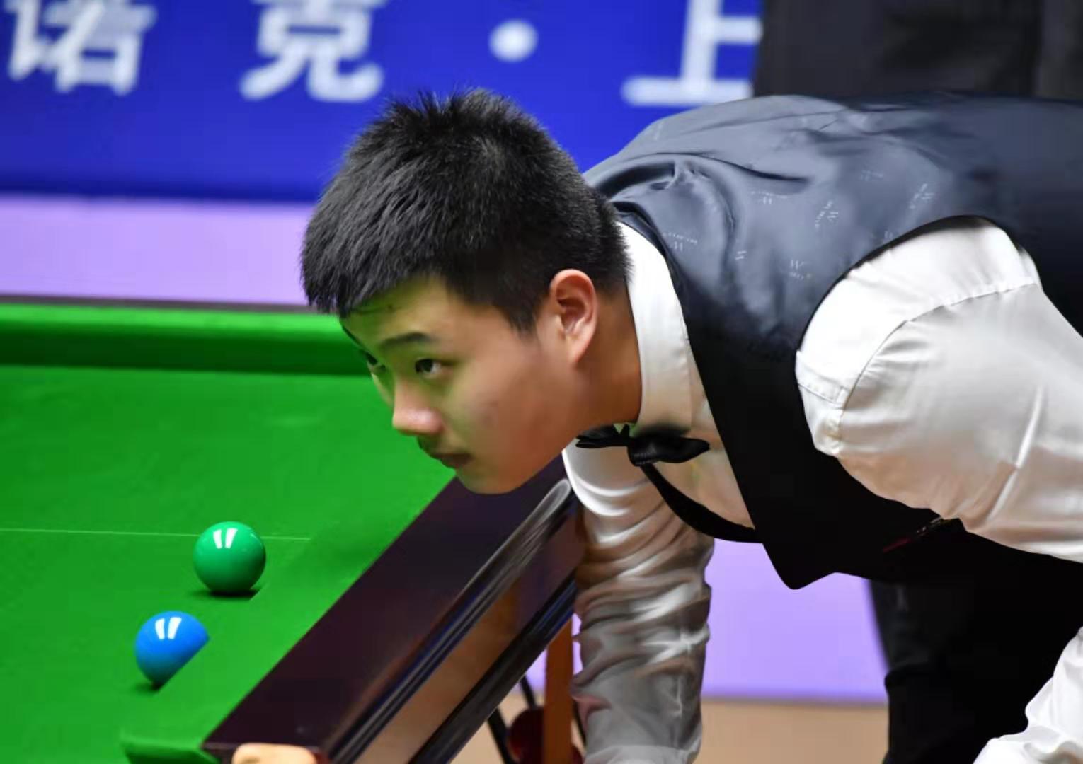 引了众多球 引了众多球