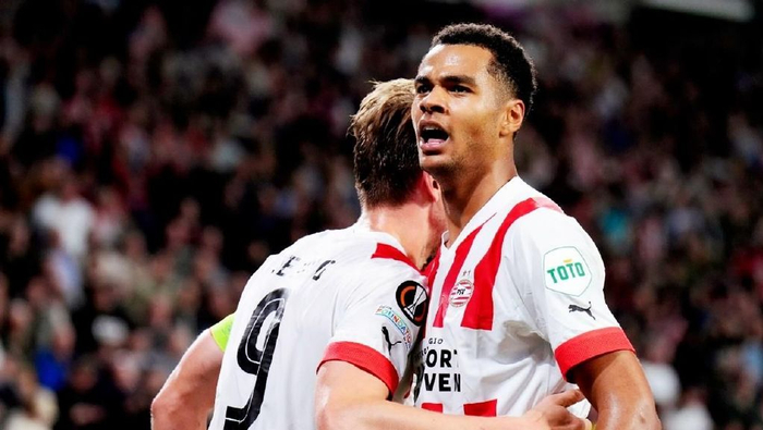 站在她身旁 站在她身旁