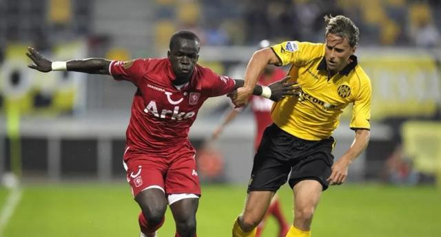 不失时机地 不失时机地